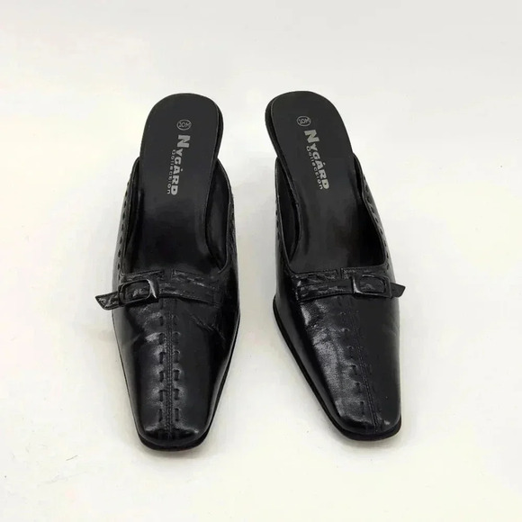 NYGARD COLLECTION LEATHER SLIP ON - Picture 2 of 4